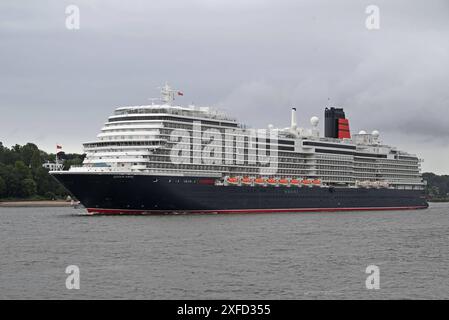 Auslaufen der Königin Anne von Cunard nach dem Erstanlauf in Hamburg. Die Königin Anne hat gegen 19 Uhr den Hafen von Hamburg verlassen. Hamburg, der 02.07.2024 Auslaufen der Königin Anne von Cunard nach dem Erstanlauf in Hamburg, Hamburg Deutschland Hamburger Hafen *** Abfahrt der Cunards Königin Anne nach dem ersten Aufruf in Hamburg verließ Königin Anne den Hamburger Hafen gegen 19 Uhr Hamburg, 02 07 2024 Abfahrt der Cunards Queen Anne nach dem ersten Anruf in Hamburg Hamburg Hamburg Hamburg Deutschland Hafen Hamburg Stockfoto