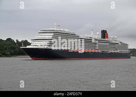 Auslaufen der Königin Anne von Cunard nach dem Erstanlauf in Hamburg. Die Königin Anne hat gegen 19 Uhr den Hafen von Hamburg verlassen. Hamburg, der 02.07.2024 Auslaufen der Königin Anne von Cunard nach dem Erstanlauf in Hamburg, Hamburg Deutschland Hamburger Hafen *** Abfahrt der Cunards Königin Anne nach dem ersten Aufruf in Hamburg verließ Königin Anne den Hamburger Hafen gegen 19 Uhr Hamburg, 02 07 2024 Abfahrt der Cunards Queen Anne nach dem ersten Anruf in Hamburg Hamburg Hamburg Hamburg Deutschland Hafen Hamburg Stockfoto