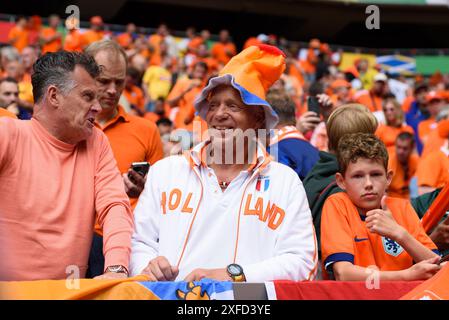 München, Deutschland. Juli 2024. München, Deutschland, 2. Juli 2024: Fans der Niederlande vor der UEFA EURO 2024-Runde des letzten Achtelfinale zwischen Rumänien und den Niederlanden in der Arena München. (Sven Beyrich/SPP) Credit: SPP Sport Press Photo. /Alamy Live News Stockfoto