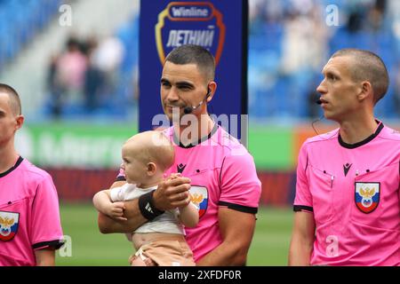 Sankt Petersburg, Russland. Juli 2024. Der Chefschiedsrichter Jan Bobrovsky wurde während des Winline Summer Cup Fußballspiels zwischen Zenit Sankt Petersburg und Sotschi in der Gazprom Arena gesehen. Endpunktzahl: Zenit 5:2 Sotschi. Quelle: SOPA Images Limited/Alamy Live News Stockfoto