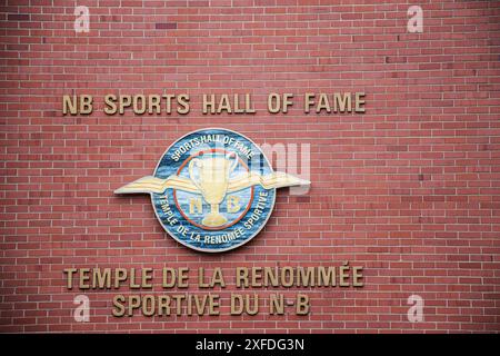 Schild für die NB Sports Hall of Fame an der Queen Street im historischen Garrison District in der Innenstadt von Fredericton, New Brunswick, Kanada Stockfoto