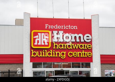 Beschilderung für das Zentrum für Heimwerkergebäude an der Main Street in Fredericton, New Brunswick, Kanada Stockfoto