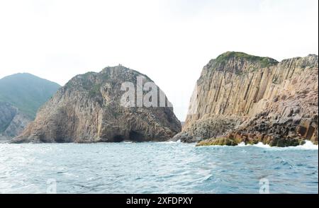 Zerklüftete Küstenlandschaften im Sai Kung East Country Park in Hongkong. Stockfoto