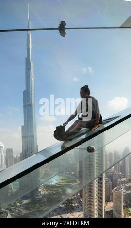 Himmelsrutschen am Skyview Observatory in Dubai, VAE. Stockfoto