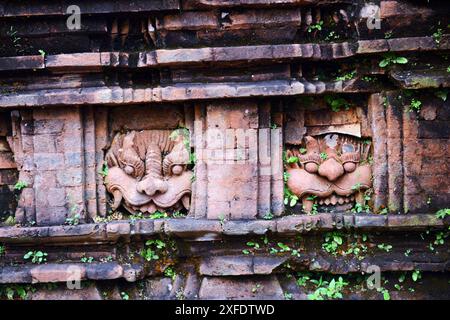 Antike Tempelruinen im archäologischen Park Mỹ Sơn in der Provinz Quảng Nam, Vietnam. Stockfoto