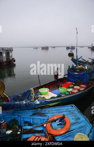 Fischmarkt am frühen Morgen in Bàn Thạch, Hoi an, Vietnam. Stockfoto