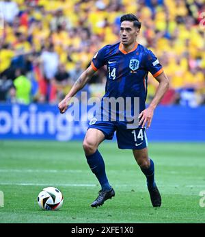München, Deutschland. Juli 2024. Fußball, UEFA Euro 2024, Europameisterschaft, Rumänien - Niederlande, Endrunde, Achtelfinale in der Münchner Fußballarena spielt Tijjani Reijnders aus den Niederlanden den Ball. Quelle: Sven Hoppe/dpa/Alamy Live News Stockfoto