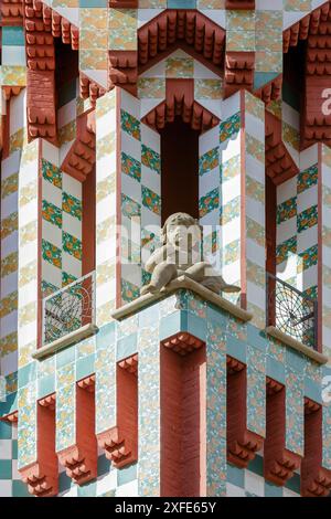 Spanien, Katalonien, Barcelona, Statue eines Putti auf dem Teil des Hauses zwischen 1925 und 1927 von Joan Baptista Serra, einem Schüler von Gaudi von t Stockfoto