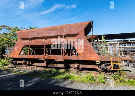 Hattingen, Deutschland - 24. September 2023: Erzzugwagen für den Transport von Erz in der Henrichshutte-Hütte, die heute ein industrielles Erbe ist Stockfoto