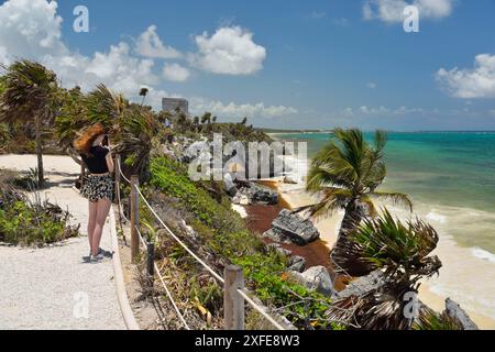Mexiko, Bundesstaat Quintana Roo, Tulum, archäologische Stätte der Maya von Tulum, die von der UNESCO zum Weltkulturerbe erklärt wurde, El Castillo Tempel Stockfoto