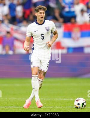 Gelsenkirchen, Deutschland. 30. Juni 2024. John Stones aus England spielte im Achtelfinale der UEFA Euro 2024 im Stadion Veltins-Arena am 30. Juni 2024 in Gelsenkirchen. (Foto: Sergio Ruiz/PRESSINPHOTO) Credit: PRESSINPHOTO SPORTS AGENCY/Alamy Live News Stockfoto