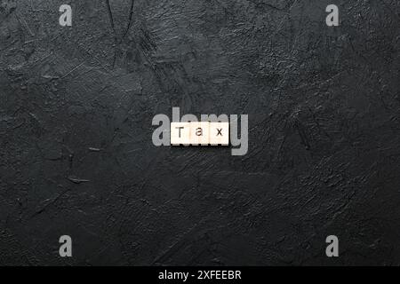 Steuerwort auf Holzblock geschrieben. Steuertext auf Zementtabelle für Ihr Design, Konzept. Stockfoto
