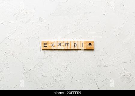 Beispielwort auf Holzblock geschrieben. Beispieltext auf Tabelle, Konzept. Stockfoto