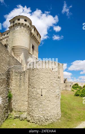 Außenansicht der mittelalterlichen Burg Cuellar, Provinz Segovia, Castilla Leon in Spanien. Stockfoto