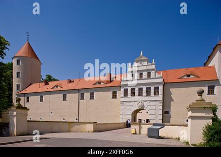 Freiberg das Schloss Freudenstein befindet sich am Schloßplatz am Rande der Innenstadt von Freiberg in Sachsen. Seine Geschichte ist eng mit dem Haus der Wettiner verbunden. Freiberg Sachsen Deutschland *** Schloss Freiberg Freudenstein befindet sich am Schloßplatz am Rande des Stadtzentrums von Freiberg in Sachsen seine Geschichte ist eng mit dem Haus Wettin Freiberg Sachsen Deutschland verbunden Stockfoto