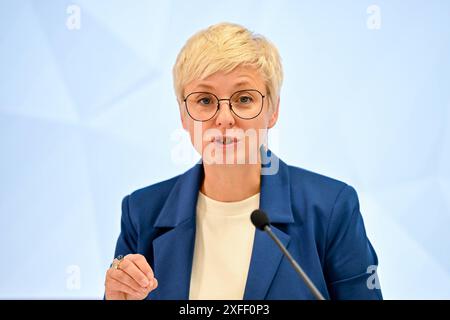 Pressekonferenz WKO Oberoesterreich, Ooe., Now4Tomorrow 03.07.2024, Linz, AUT, Pressekonferenz WKO Oberoesterreich, Ooe., Now4Tomorrow - Wir muessen die Zukunft jetzt gestalten, im Bild Doris Hummer Praesidentin der Wirtschaftskammer Ooe Oberoesterreich *** Pressekonferenz WKO Oberoesterreich, Ooe, Ooe , Now4Tomorrow 03 07 2024, Linz, AUT, Pressekonferenz WKO Oberoe , Now4Tomorrow Wir müssen die Zukunft jetzt gestalten, Ooe im Bild Doris Hummer Präsidentin der Oberösterreichischen Handelskammer Oberösterreich Pressekonferenz WKO Oberoesterreich, Ooe., Now4Tomorrow, 03.07.2024-12 Stockfoto