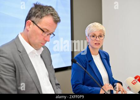 Pressekonferenz WKO Oberoesterreich, Ooe., Now4Tomorrow 03.07.2024, Linz, AUT, Pressekonferenz WKO Oberoesterreich, Ooe., Now4Tomorrow - Wir muessen die Zukunft jetzt gestalten, im Bild Johannes Kopf, Vorstandsvorsitzender AMS Oesterreich, Doris Hummer Praesidentin der Wirtschaftskammer Ooe Oberoesterreich *** Pressekonferenz WKO Oberoesterreich, Ooe , Now4Tomorrow 03 07 2024, Linz, AUT, Pressekonferenz WKO Oberoesterreich, Ooe , Ooe , Ooe , Pressekonferenz jetzt müssen wir die Zukunft gestalten, in dem Bild Johannes Kopf, Vorsitzender des Vorstands AMS Oesterreich, Doris Hummer Präsidentin der Handelskammer Stockfoto