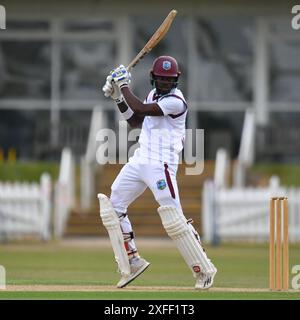 Beckenham, England. Juli 2024. Kirk McKenzie schlägt am ersten Tag des Tourspiels zwischen dem First Class County Select XI und West Indies. Kyle Andrews/Alamy Live News Stockfoto