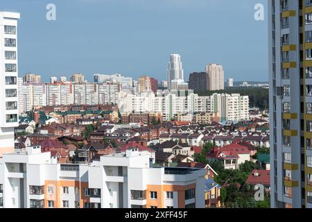 Moderne Wohngegend einer großen Stadt Stockfoto