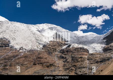 Gyantse Karola Gletscher Gyantse County in Tibet ist das größte Besatzungsmacht 9,4 Quadratkilometern und bis zu 5.560 Meter hoch. Stockfoto