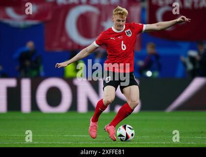 Leipzig, Deutschland. Juli 2024. Nicolas Seiwald (Österreich) spielte während des Spiels der UEFA Euro 2024 zwischen Österreich und Turkiye im Achtelfinale am 2. Juli 2024 im Red Bull Arena Stadion in Leipzig. (Foto: Bagu Blanco/PRESSINPHOTO) Credit: PRESSINPHOTO SPORTS AGENCY/Alamy Live News Stockfoto
