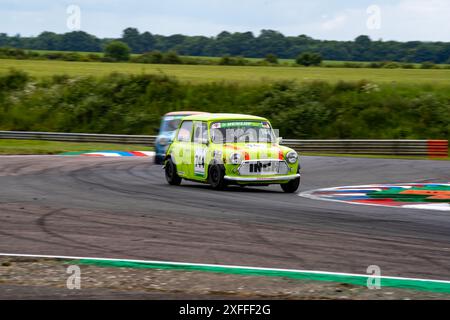 Andover, Hampshire - 7. Juni 2024: Dunlop Mini Se7en Challenge unterstützt von Mini Spares Stockfoto