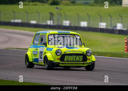 Andover, Hampshire - 7. Juni 2024: Dunlop Mini Se7en Challenge unterstützt von Mini Spares Stockfoto