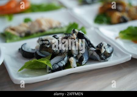 Seegurken roher Fisch, der wilde Ginseng des Meeres genannt wird, wird in asiatischen Ländern einschließlich Korea genossen Stockfoto