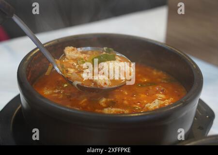 Weicher Bohnen-Curd-Eintopf ist eines der beliebtesten traditionellen koreanischen Gerichte Stockfoto