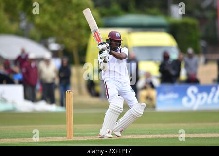 Beckenham, England. Juli 2024. Alick Athanaze schlägt am ersten Tag des Spiels zwischen dem First Class County Select XI und West Indies. Kyle Andrews/Alamy Live News Stockfoto