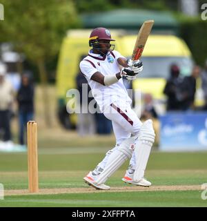 Beckenham, England. Juli 2024. Alick Athanaze schlägt am ersten Tag des Spiels zwischen dem First Class County Select XI und West Indies. Kyle Andrews/Alamy Live News Stockfoto