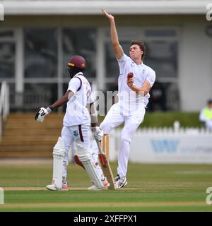 Beckenham, England. Juli 2024. Josh Hull Bowls am ersten Tag des Tourspiels zwischen dem First Class County Select XI und West Indies. Kyle Andrews/Alamy Live News Stockfoto