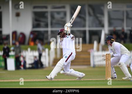 Beckenham, England. Juli 2024. Kavem Hodge schlägt am ersten Tag des Tourspiels zwischen dem First Class County Select XI und West Indies. Kyle Andrews/Alamy Live News Stockfoto