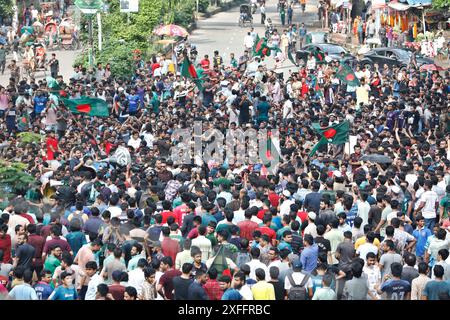 Dhaka, Bangladesch - 3. Juli 2024: Die Studenten der Universität Dhaka veranstalteten einen Campus-Protest, um die Abschaffung des Quotensystems für staatliche Arbeitsplätze zu fordern Stockfoto