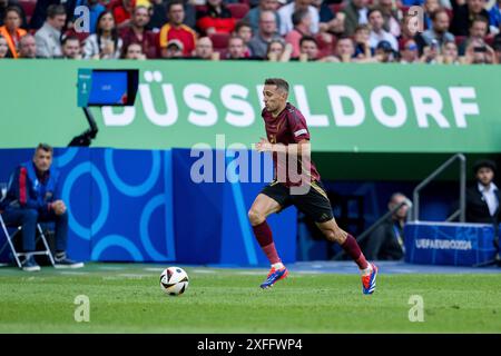 Timothy Castagne (Belgien, #21) am Ball vor Düsseldorf Branding, GER, Frankreich (FRA) gegen Belgien (BEL), Fussball Europameisterschaft, UEFA EURO 2024, Achtelfinale 01.07.2024 Foto: Eibner-Pressefoto/Michael Memmler Stockfoto