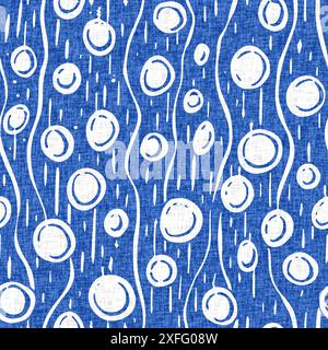 Weiche blaue Wasserblasen mit kreisförmigem Punktmuster. Beachy kreist sich wie ein organischer Wassertropfenhintergrund für Sommerdesign-Wiederholungsfliesen. Stockfoto