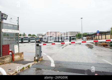 Roma, Italien. Juli 2024. Deposito ATAC in Via di Tor Vergata 193 Dove è avvenuto l'incidente - Roma, Italia - Nella foto il Deposito ATAC di Via di Tor Vergata- Mercoledì 3 Luglio 2024 (Foto Valentina Stefanelli/LaPresse) ATAC-Depot in der Via di Tor Vergata 193, wo der Unfall ereignete - Rom, Italien - auf dem Foto ATAC-Depot in der Via di Tor Vergata - Mittwoch, 3. Juli 2024 (Foto Valentina Stefanelli/LaPresse) Credit: LaPresse/Alamy Live News Stockfoto