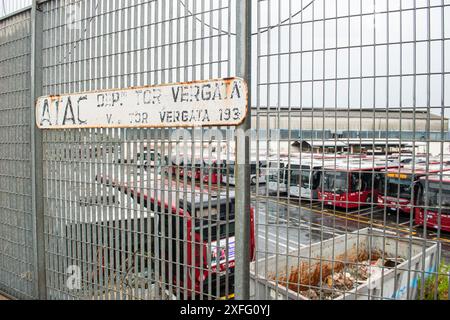 Roma, Italien. Juli 2024. Deposito ATAC in Via di Tor Vergata 193 Dove è avvenuto l'incidente - Roma, Italia - Nella foto il Deposito ATAC di Via di Tor Vergata- Mercoledì 3 Luglio 2024 (Foto Valentina Stefanelli/LaPresse) ATAC-Depot in der Via di Tor Vergata 193, wo der Unfall ereignete - Rom, Italien - auf dem Foto ATAC-Depot in der Via di Tor Vergata - Mittwoch, 3. Juli 2024 (Foto Valentina Stefanelli/LaPresse) Credit: LaPresse/Alamy Live News Stockfoto