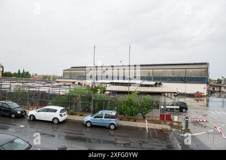 Roma, Italien. Juli 2024. Deposito ATAC in Via di Tor Vergata 193 Dove è avvenuto l'incidente - Roma, Italia - Nella foto il Deposito ATAC di Via di Tor Vergata- Mercoledì 3 Luglio 2024 (Foto Valentina Stefanelli/LaPresse) ATAC-Depot in der Via di Tor Vergata 193, wo der Unfall ereignete - Rom, Italien - auf dem Foto ATAC-Depot in der Via di Tor Vergata - Mittwoch, 3. Juli 2024 (Foto Valentina Stefanelli/LaPresse) Credit: LaPresse/Alamy Live News Stockfoto