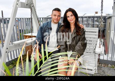 Henning Merten und Denise Kappes beim Mates Date Influencer Event auf der Berlin Fashion Week S/S 2025 im Atelier Rooftop. Berlin, 02.07.2024 *** Henning Merten und Denise Kappes beim Mates Date Influencer Event auf der Berlin Fashion Week S 2025 im Atelier Rooftop Berlin, 02 07 2024 Foto:Xn.xKubelkax/xFuturexImagex Mates 4612 Stockfoto
