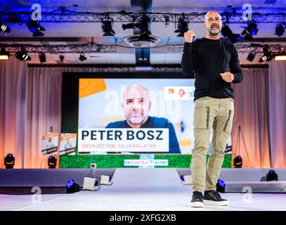 ARNHEM - Peter Bosz während des Nationaltrainerkongresses in Papendal. Die Auszeichnung wird jährlich an den besten Trainer der Eredivisie verliehen. ANP ROB ENGELAAR Stockfoto