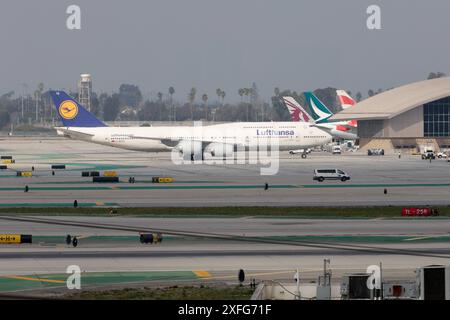 D-ABYD Lufthansa Boeing 747-830, Mecklenburg-Vorpommern am Los Angeles International Airport LAX / KLAX Los Angeles, Kalifornien, USA, Vereinigte Staaten von Amerika, 17.02.2024 *** D ABYD Lufthansa Boeing 747 830, Mecklenburg-Vorpommern am Los Angeles International Airport LAX Los Angeles, Kalifornien, USA, USA, 17 02 2024 Stockfoto