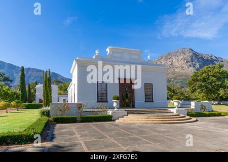 Das Saasveld Building und das Hugenot Memorial Museum, Franschhoek, Westkap, Südafrika, Afrika Stockfoto