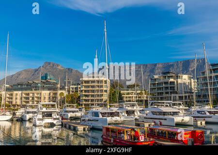 V & A Waterfront und Tafelberg, Kapstadt, Westkapprovinz, Südafrika, Afrika Stockfoto