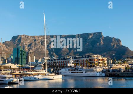 V & A Waterfront und Tafelberg, Kapstadt, Westkapprovinz, Südafrika, Afrika Stockfoto