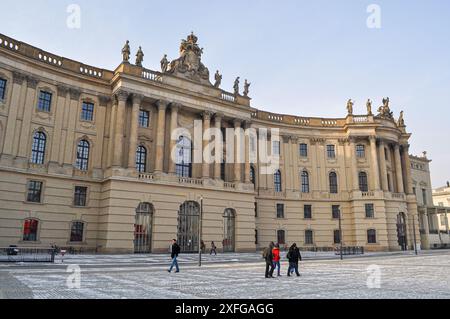 Berlin, Deutschland. Die ehemalige Alte Bibliothek, heute Sitz der Juristischen Fakultät der Humboldt-Universität, einer öffentlichen Forschungseinrichtung Stockfoto