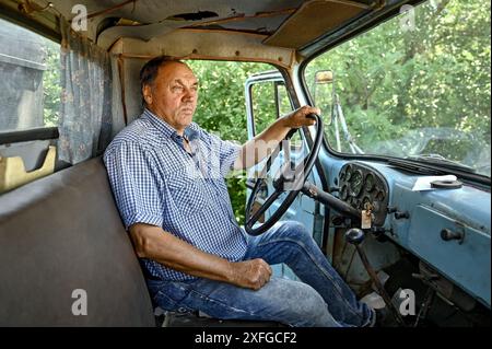 Nicht exklusiv: REGION ZAPORIZHZHIA, UKRAINE - 29. JUNI 2024 - Leiter der Dnipro Waves landwirtschaftliche Produktionsgenossenschaft Mykola Havrylenko arbeitet als Stockfoto