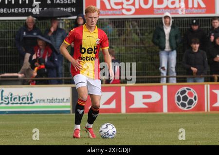 Zutphen, Niederlande. Juli 2024. ZUTPHEN, NIEDERLANDE - 3. JULI: Dirksen von Go Ahead Eagles während des oefenwedstrijd-Spiels zwischen Go Ahead Eagles und Telstar bei AZC am 3. Juli 2024 in Zutphen, Niederlande. (Foto: Peter Lous/BSR Agency) Credit: BSR Agency/Alamy Live News Stockfoto