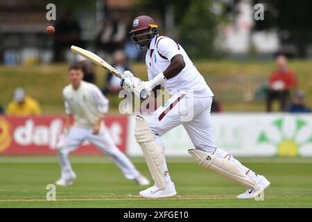 Beckenham, England. Juli 2024. Jason Holder schlägt am ersten Tag des Tourspiels zwischen dem First Class County Select XI und West Indies. Kyle Andrews/Alamy Live News Stockfoto