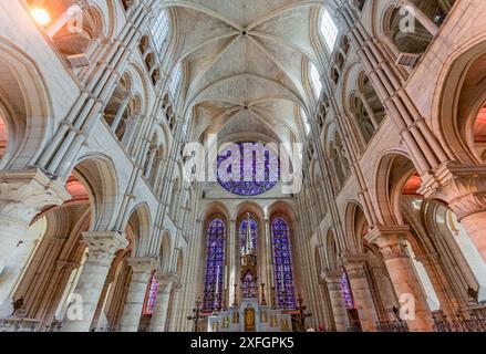 LAON FRANCE, 11. JUNI 2024 : Innenräume und architektonische Details der gotischen Kathedrale unserer Dame Stockfoto